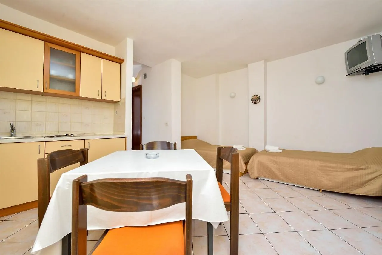 Apartments Villa Ana Kukljica Croatia