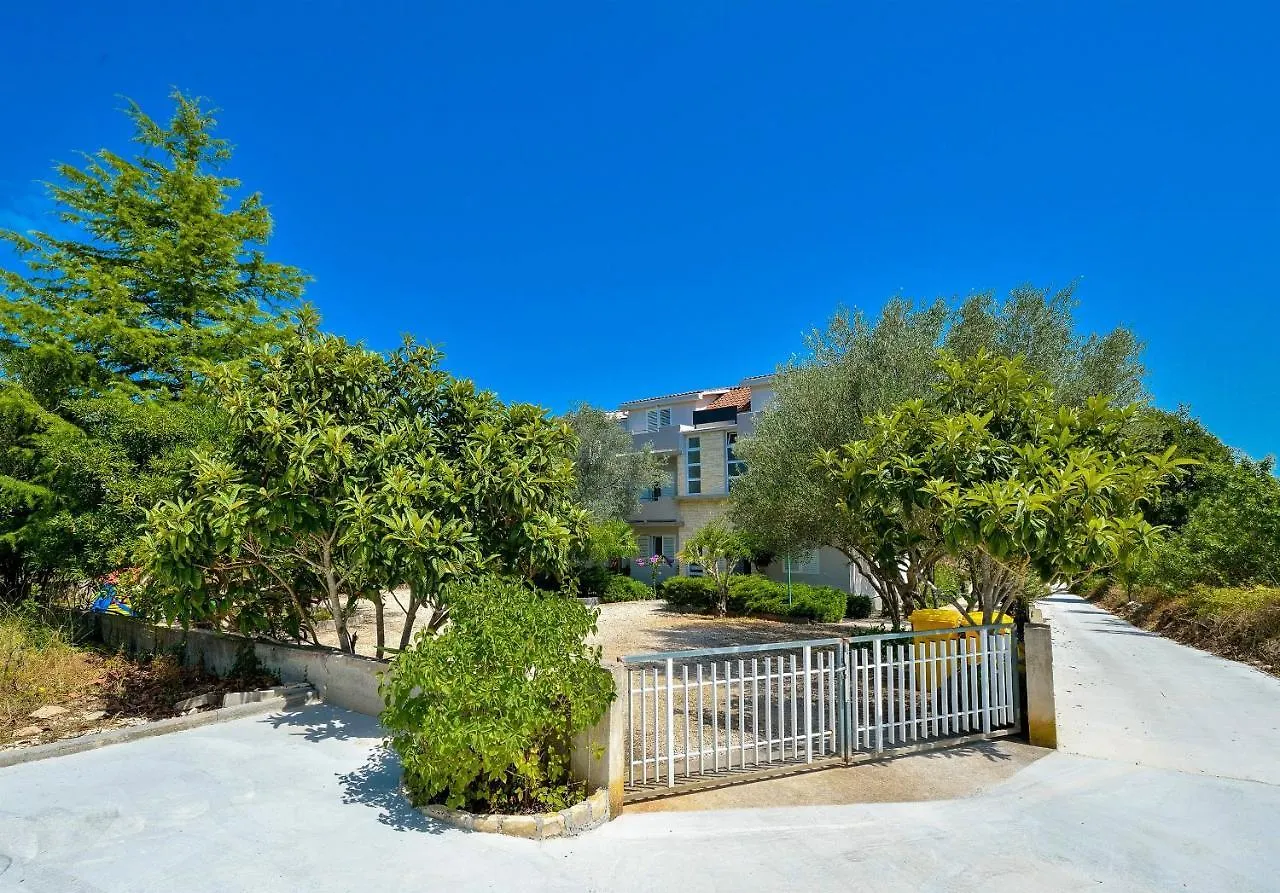 Apartments Villa Ana Kukljica Croatia